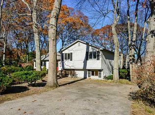 59 Crestwood Dr, Narragansett, RI 02882