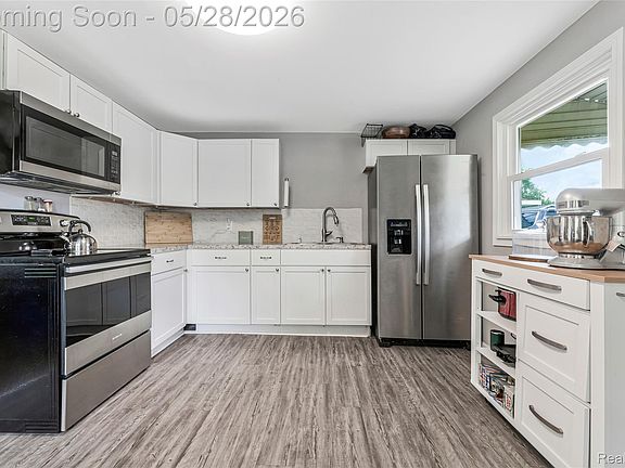 4th image of 4431 E Mount Morris Rd