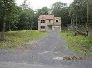 283 Gold Finch Rd, Bushkill, PA 18324