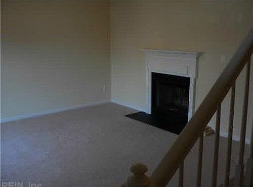 2nd image of 715 Creekside Cres