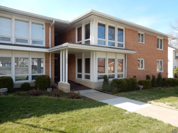 1225 SW Lakeside Dr APT 4, Topeka, KS 66604