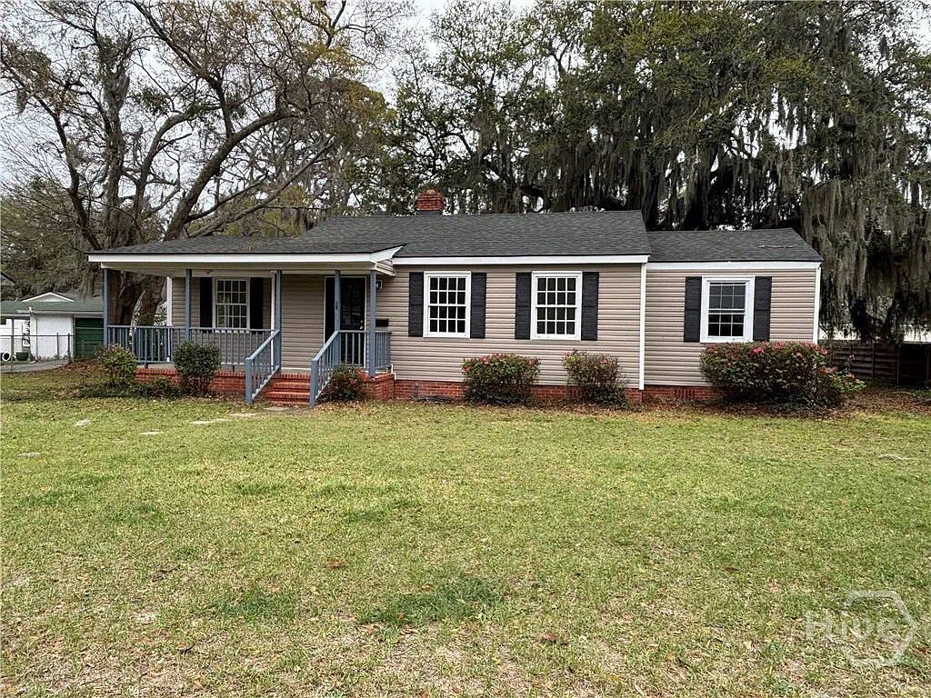 3 bed, 1.0 bath, 1133 sqft, $1,800 — Photo 2