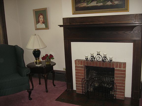 5th image of 304 1/2 E Chestnut St