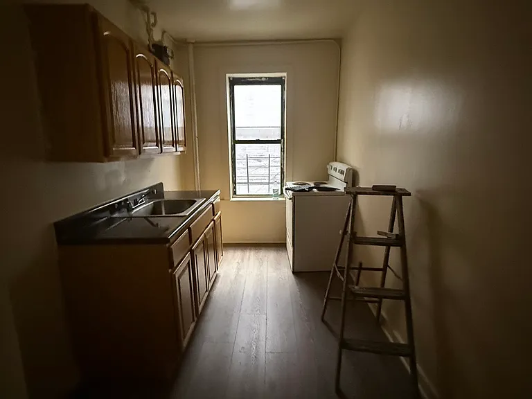 1669 Grand Ave — Photo 1