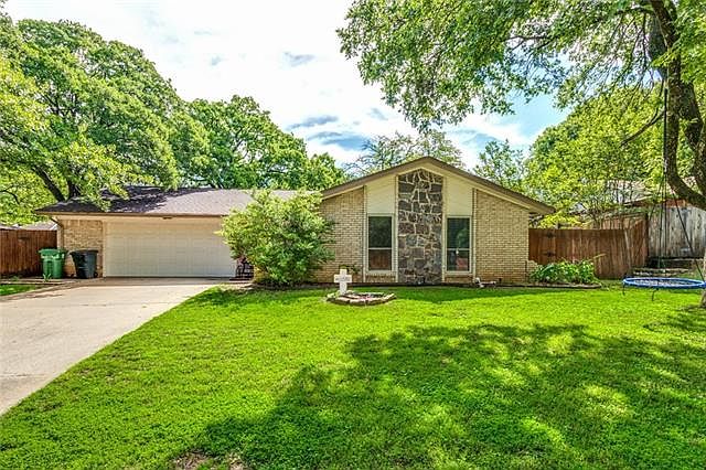 1st image of 2411 Tanglewood Dr