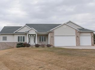 2488 Westwind Ln, Cedar Rapids, IA 52411