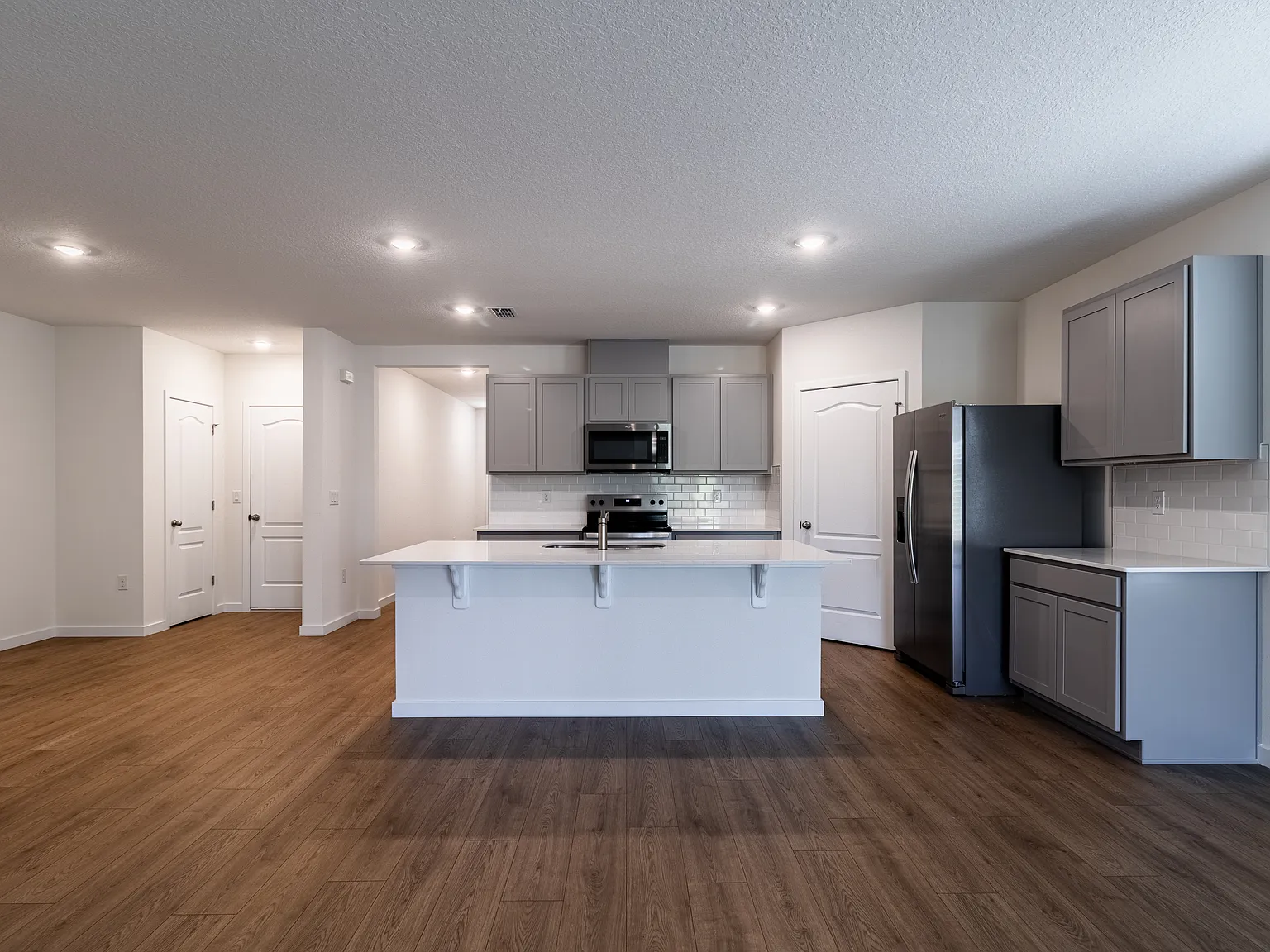 3 bed, 1802 sqft, $2,100 — Photo 4
