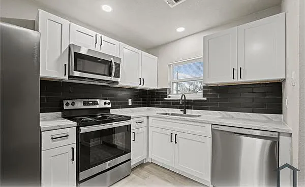 1206 Richard St — Photo 2