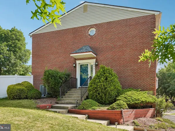 1899 Georgia Dr, Whitehall, PA 18052