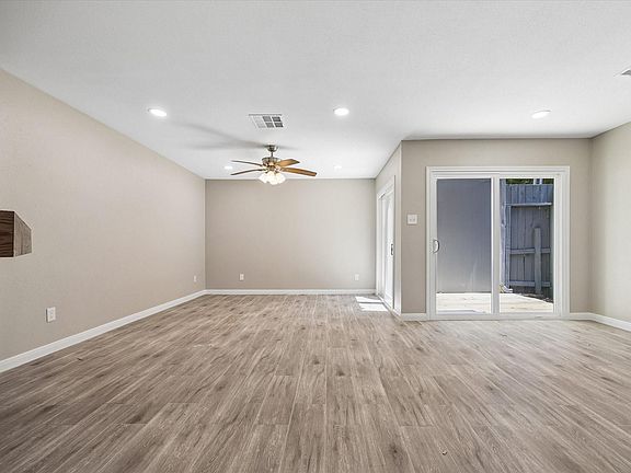 4th image of 9007 Imogene St