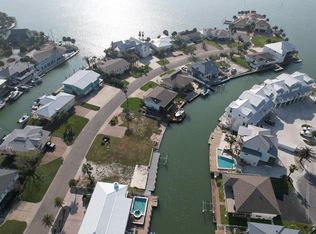 29 Flamingo Rd, Rockport, TX 78382
