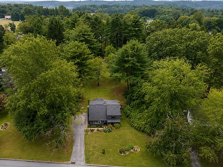 1410 Manorwood Dr — Photo 20