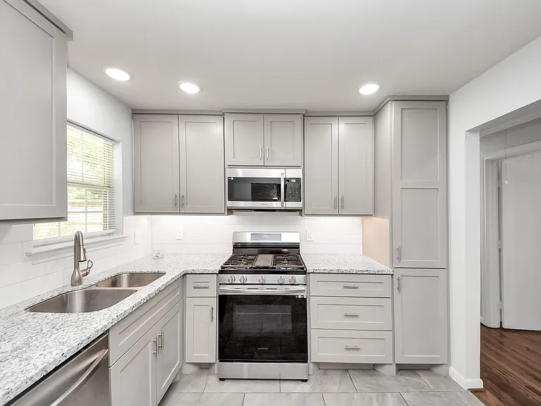 5003 Enyart St — Photo 3