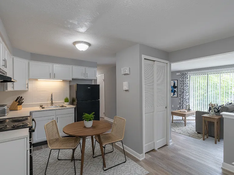 Washington Square Apartments — Photo 7