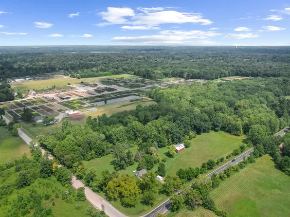 9310 S Rushton Rd, South Lyon, MI 48178