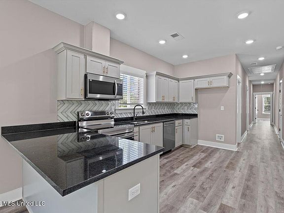 3rd image of 35 Mockingbird Rd
