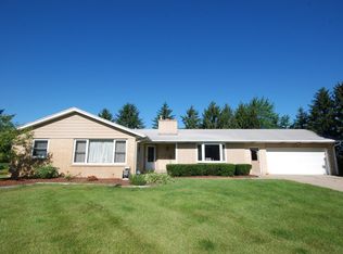 8695 Hanna Lake Ave SE, Caledonia, MI