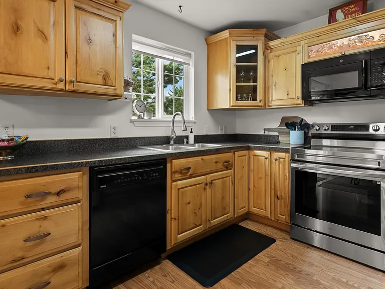 11 Karen Rd — Photo 28