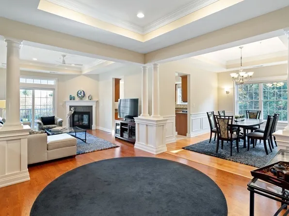 1303 Albion Rd, Bedford, MA 01730