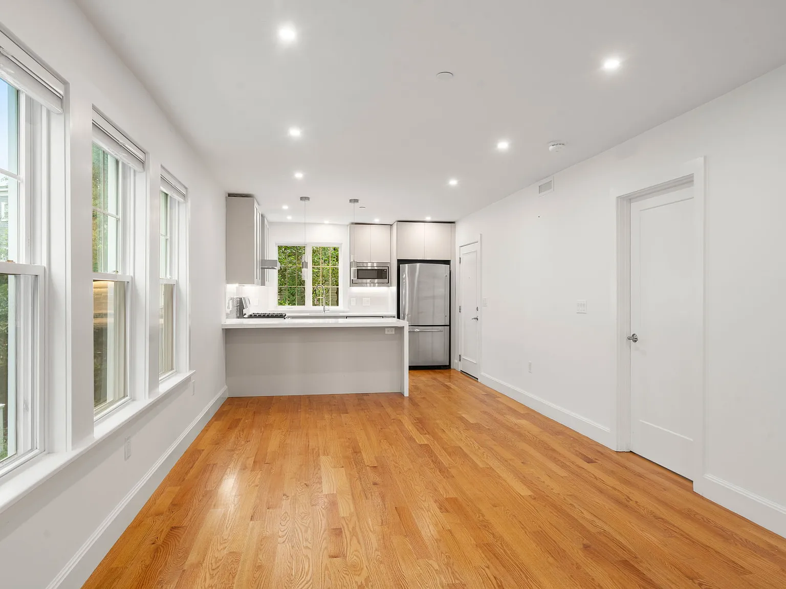 4 bed, 1750 sqft, $6,500 — Photo 4