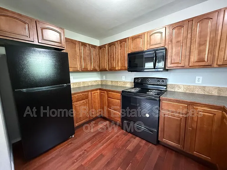 2940 W Walnut St — Photo 7