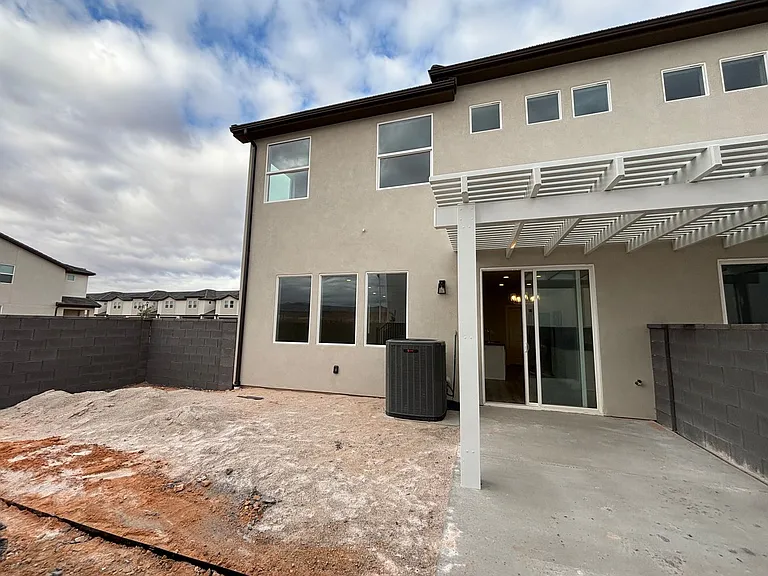 1085 S 4380 W — Photo 9