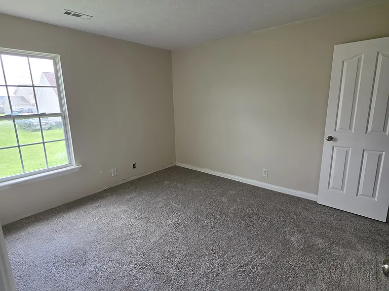 1240 Shannon Ln — Photo 8