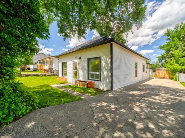 727 S McDougall St, Pincher Creek, AB T0K 1W0