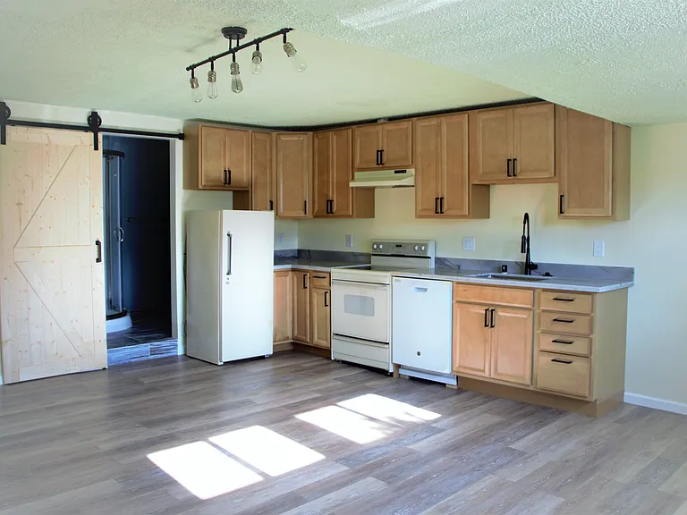 160 Santa Clara St #1 — Photo 3