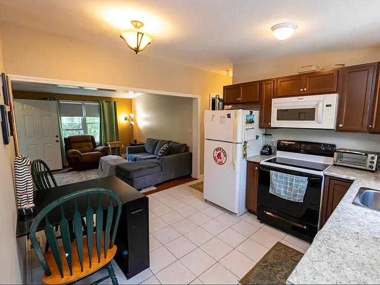 9 Gardner Cir #A — Photo 4
