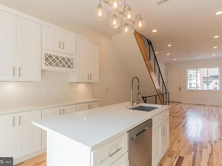 1335 S Bouvier St — Photo 8