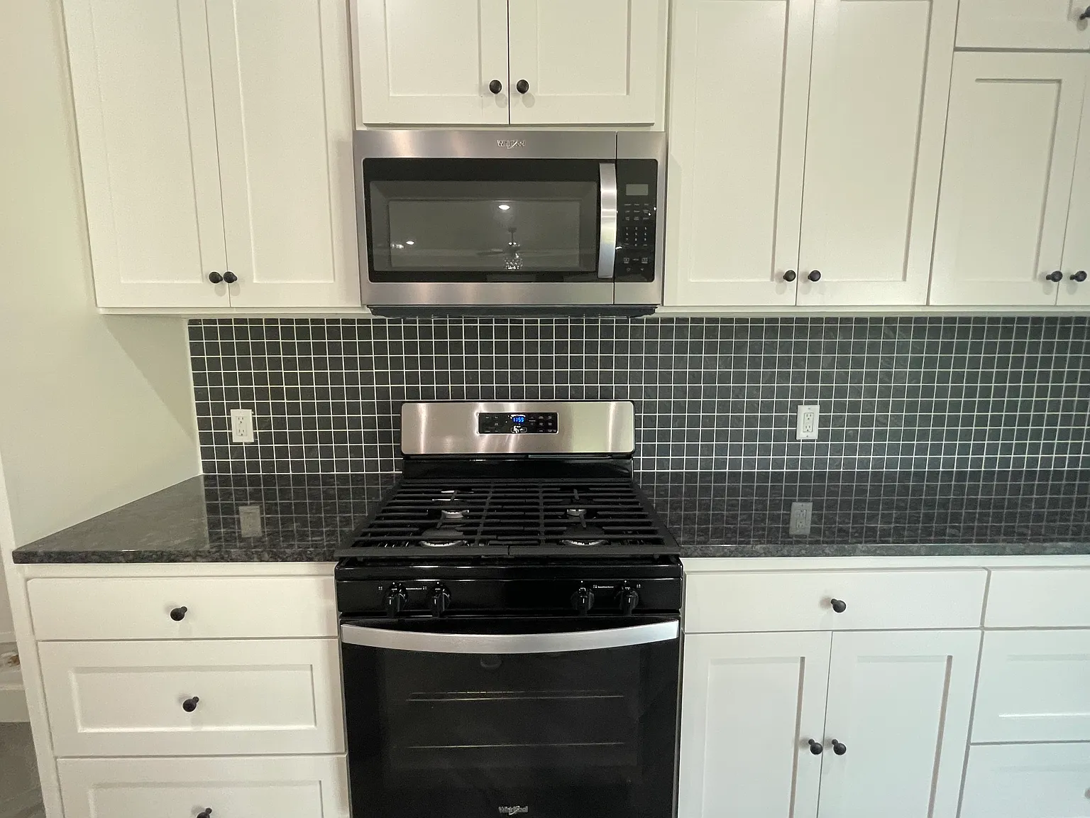 4 bed, 2300 sqft, $2,400 — Photo 3