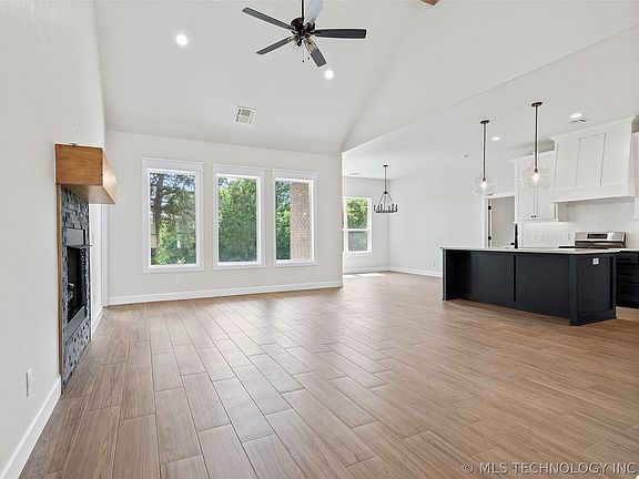 4th image of 622 Canyon Rd