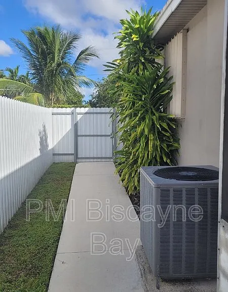 7380 SW 35th St — Photo 21