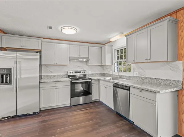 1341 Waybridge Ln, Winston Salem, NC 27103