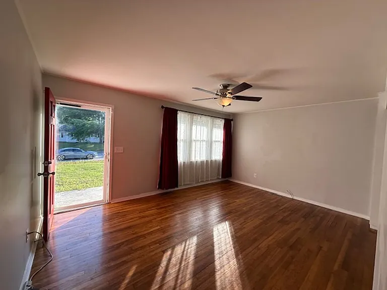 508 Henderson Dr — Photo 3