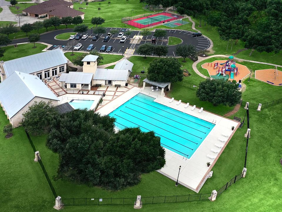 Lakehouse and Pool