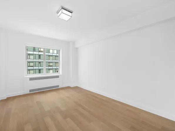 300 East 57th Street image 10 of 13