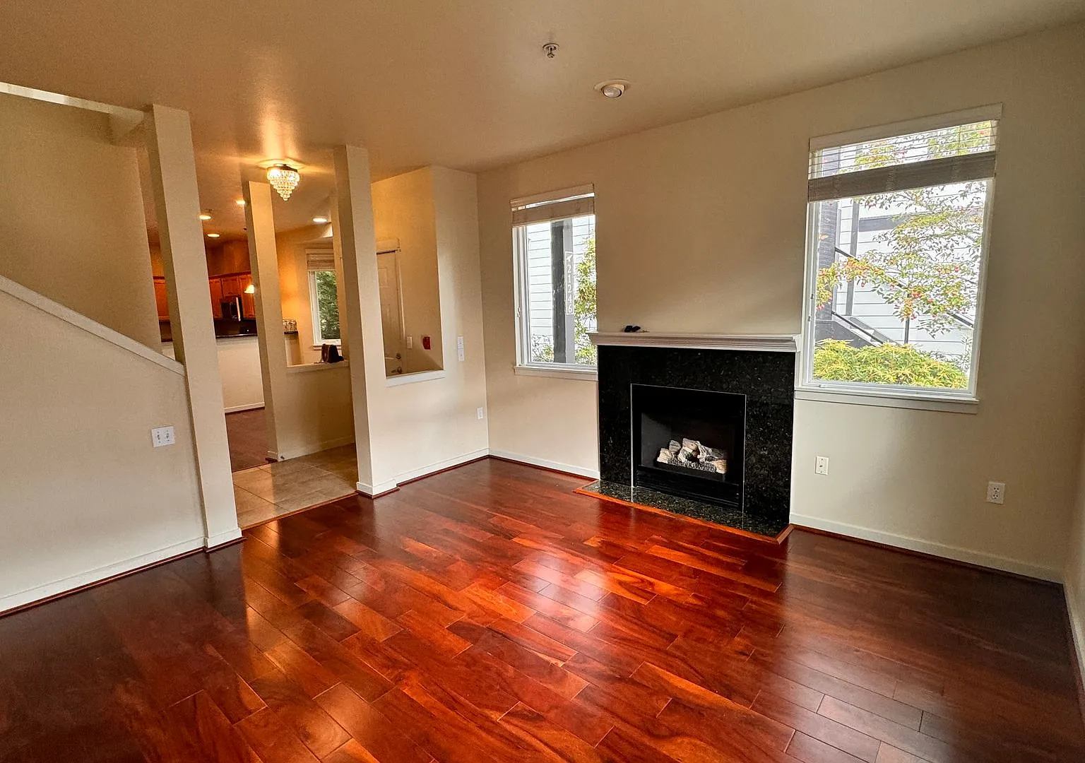 Stunning 3 Bedroom Townhome in Issaquah — Photo 2