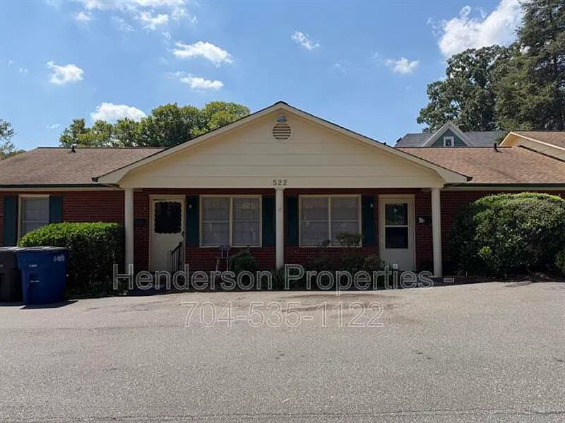 2 bed, 1.0 bath, 865 sqft, $1,250 — Photo 1