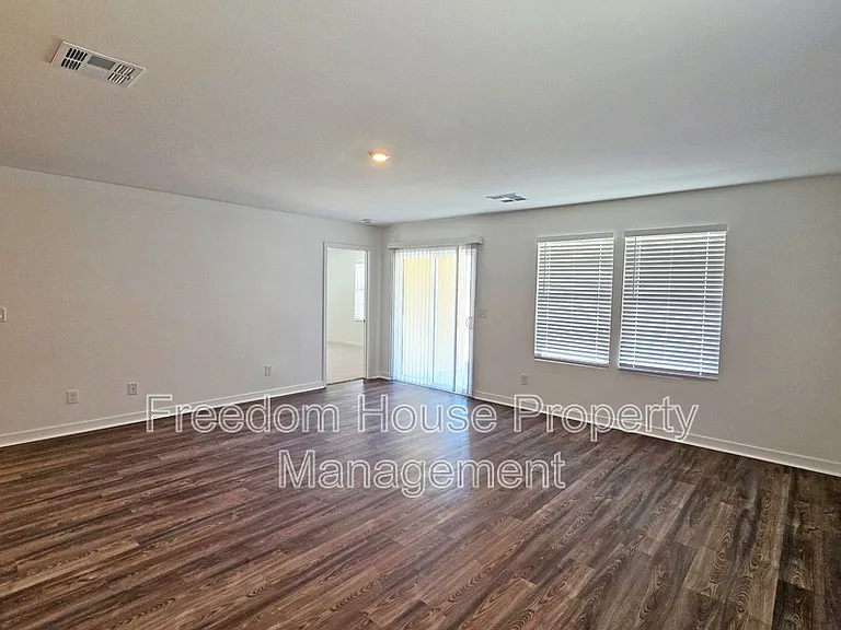 663 E Huyana Wind Dr — Photo 32