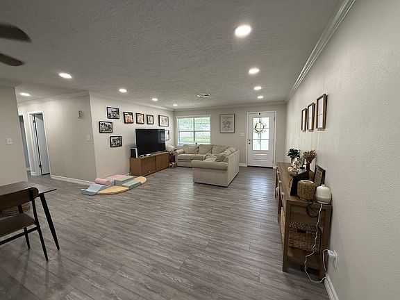 4th image of 17850 Nonie Ln