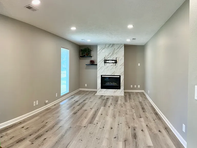 15328 Wirt St — Photo 12