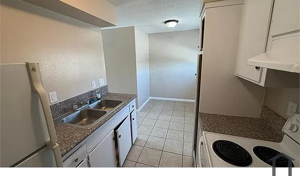 2609 Cedar Ave #4 — Photo 6