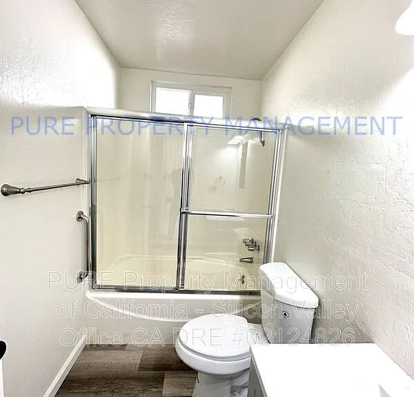 555 Bridge St — Photo 5