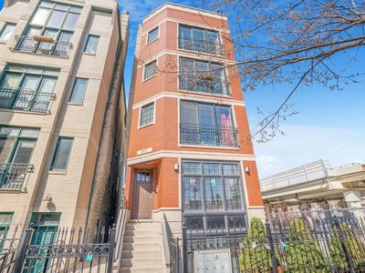 950 W Barry Ave APT 4, Chicago, IL, 60657