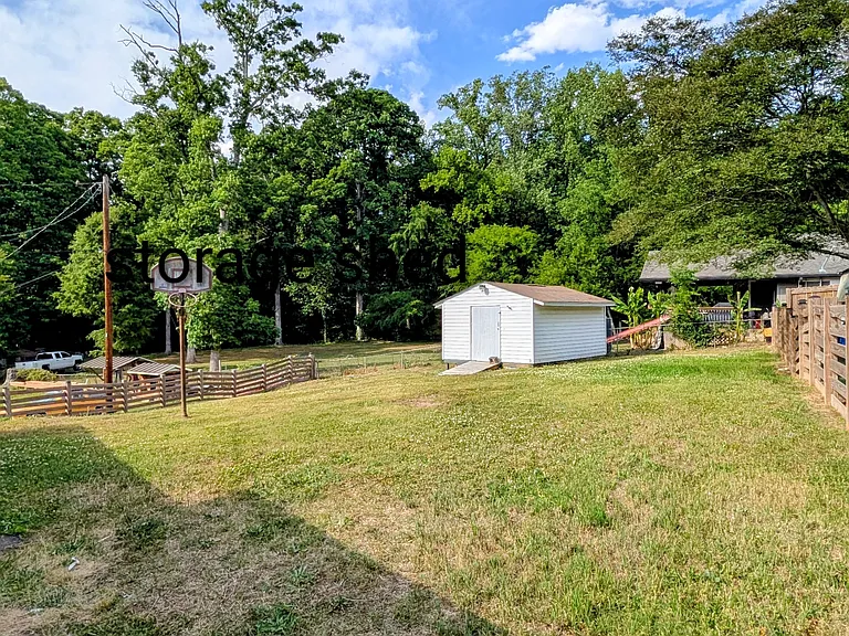 622 Northcrest Dr — Photo 12