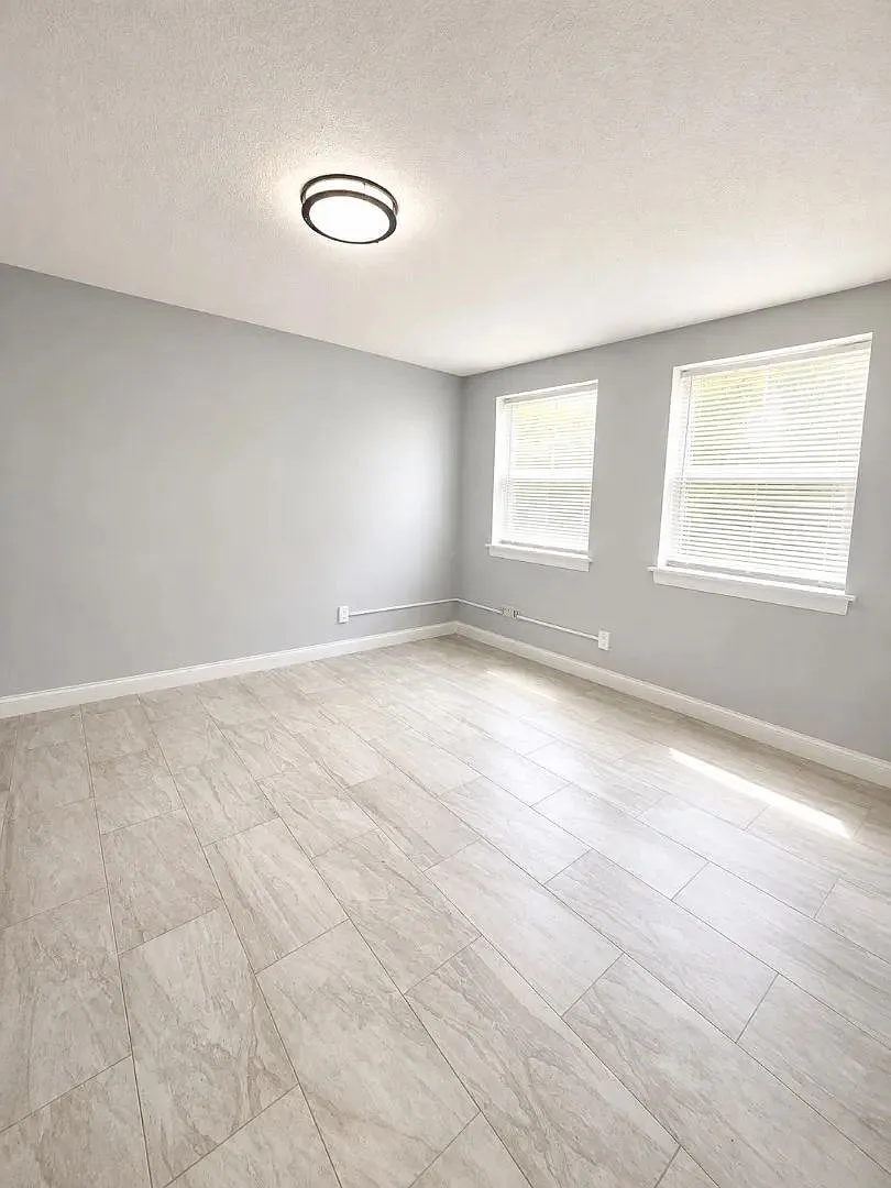 2 bed, 1.0 bath, 900 sqft, $975 — Photo 2