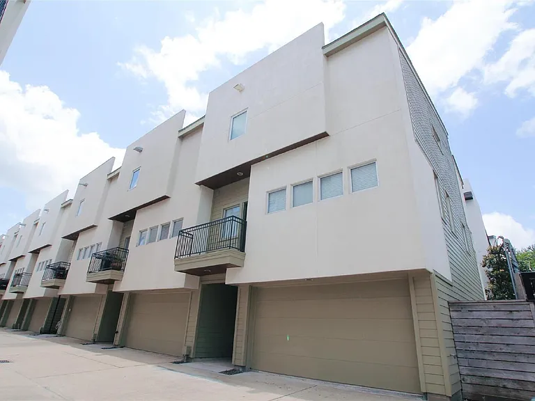4701 Caroline St — Photo 37