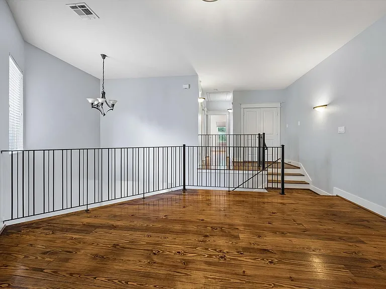 1418 Asbury St — Photo 14